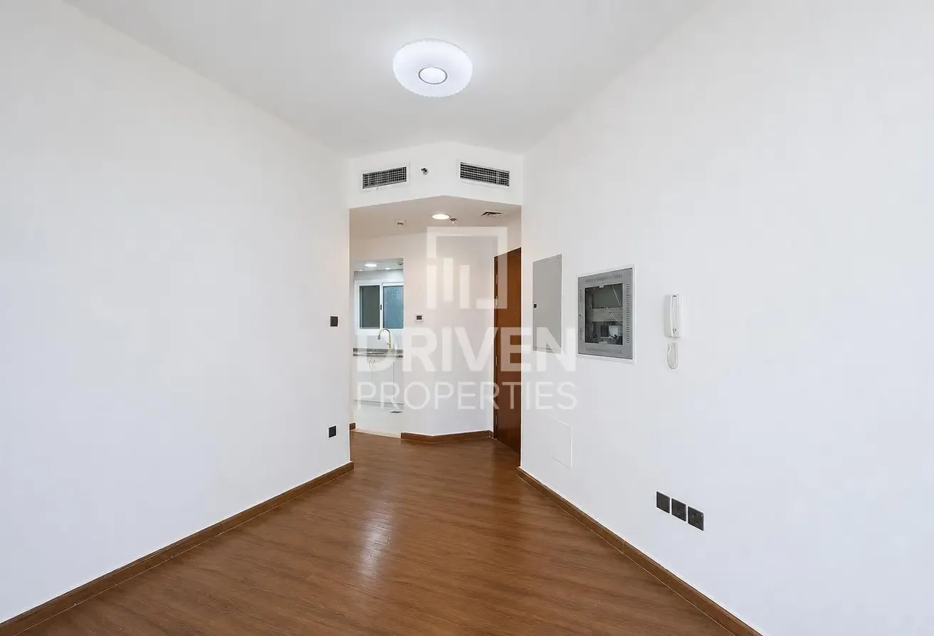 Upgraded Unit | Ready to Move in | Near Metro