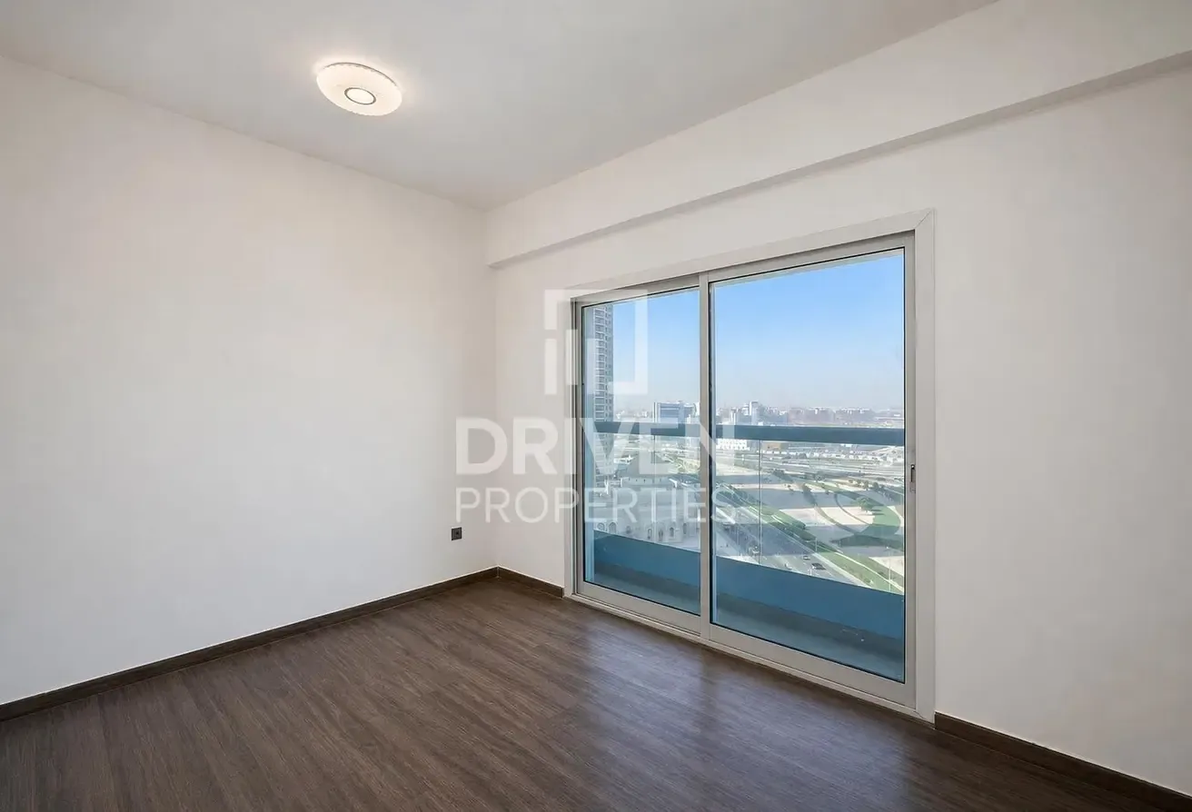 Upgraded Unit | Ready to Move in | Near Metro