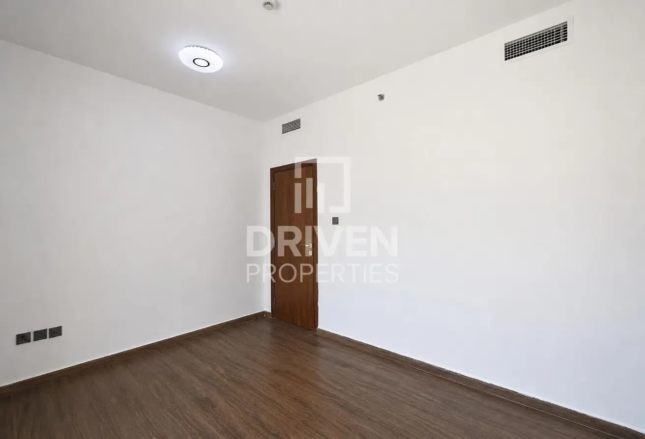 Upgraded Unit | Ready to Move in | Near Metro