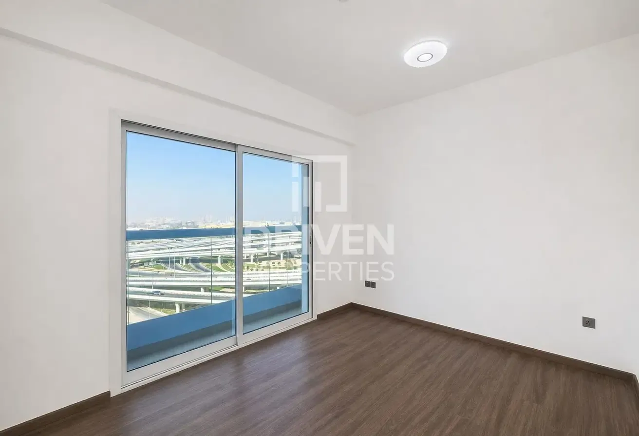 Upgraded Unit | Ready to Move in | Near Metro