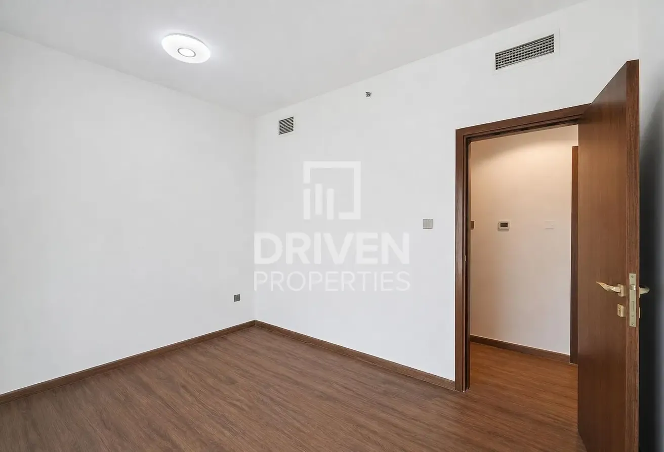 Upgraded Unit | Ready to Move in | Near Metro