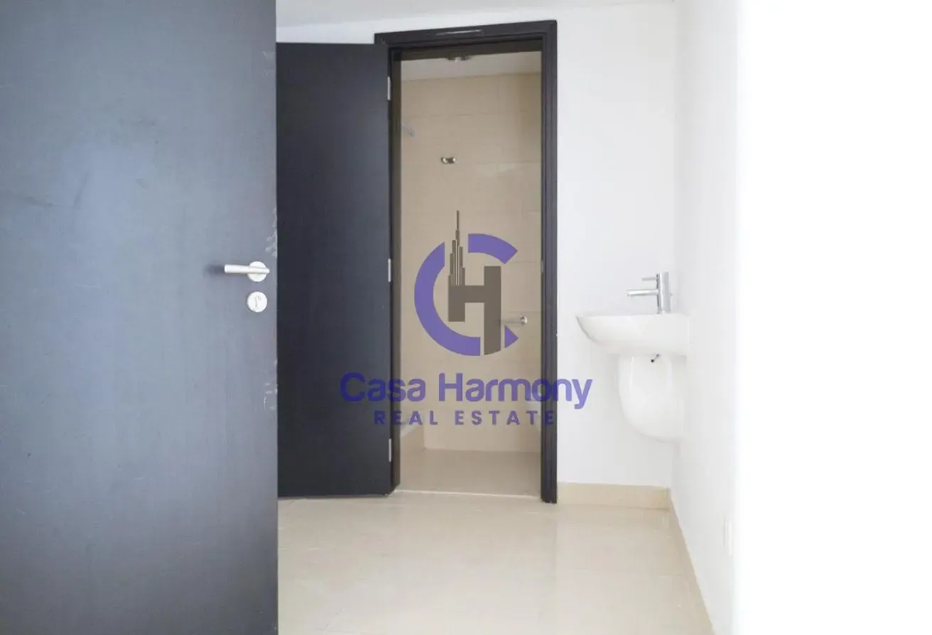 Canal View | Spacious Layout | Vacant on Transfer