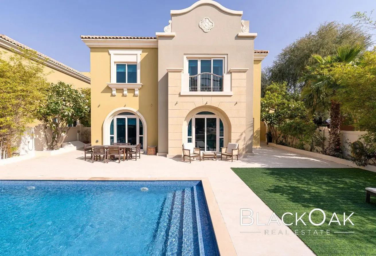5-Bedroom Luxury Villa with Panoramic Golf Course