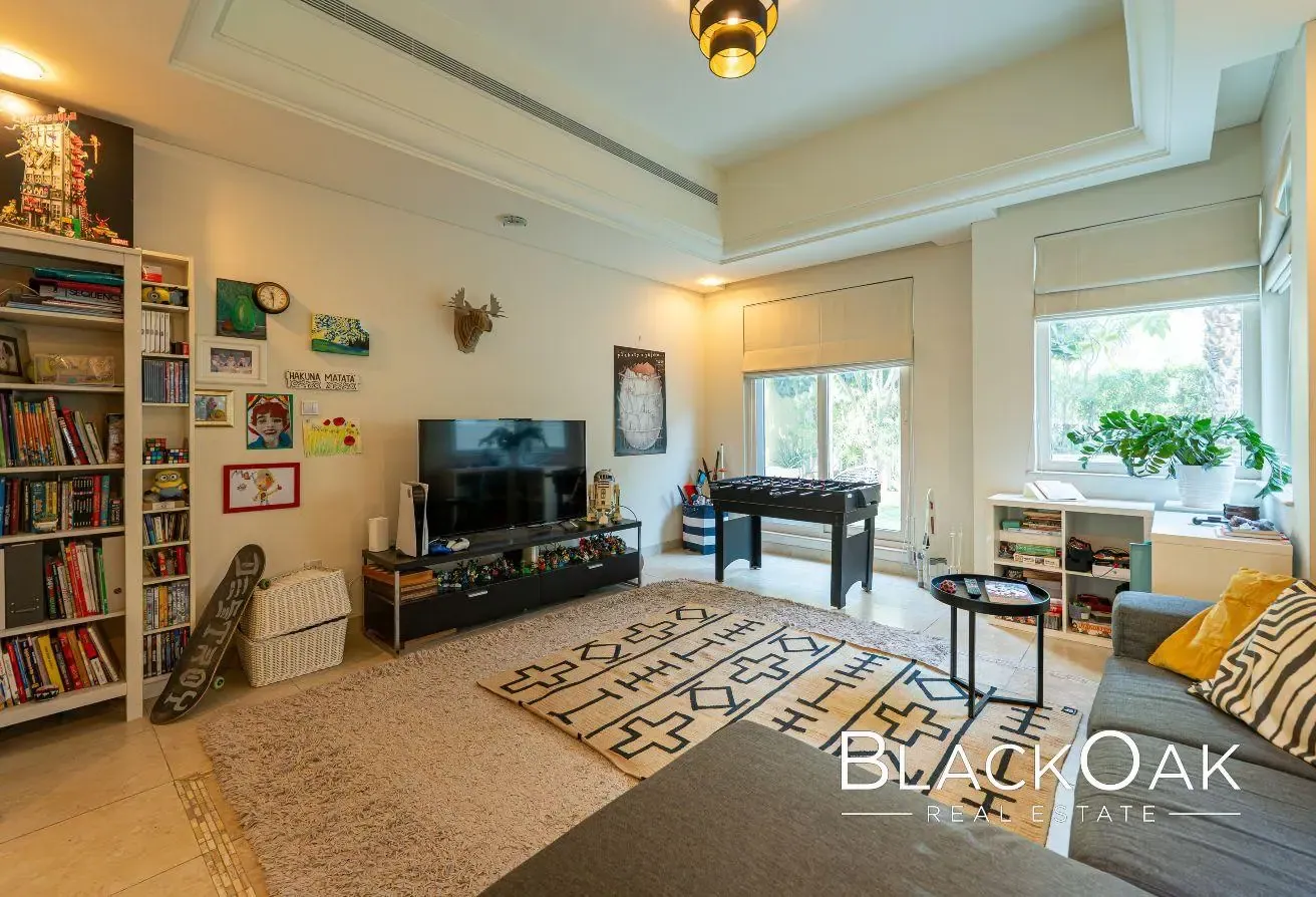5-Bedroom Luxury Villa with Panoramic Golf Course