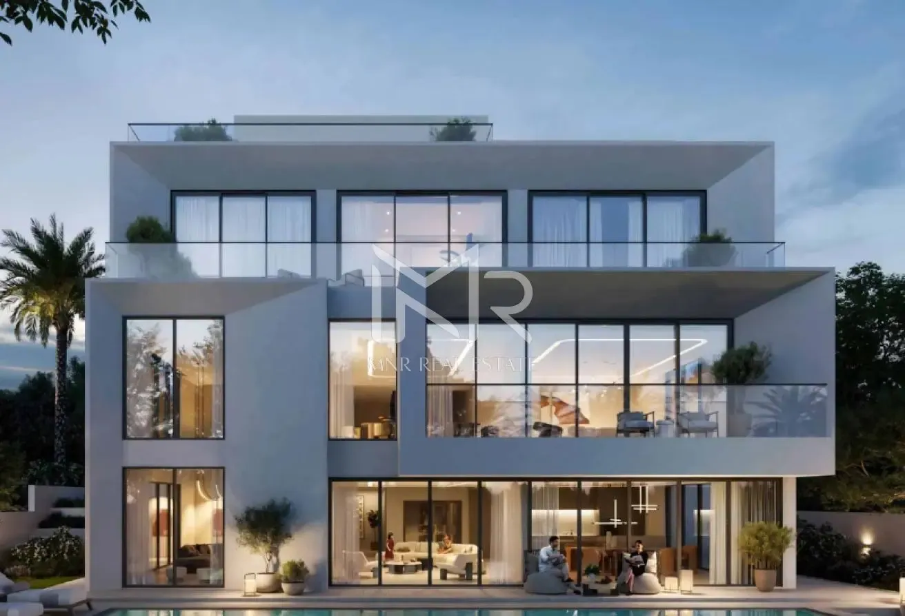 14,639 Plot | 6 BED Water Facing | Luxury Villa