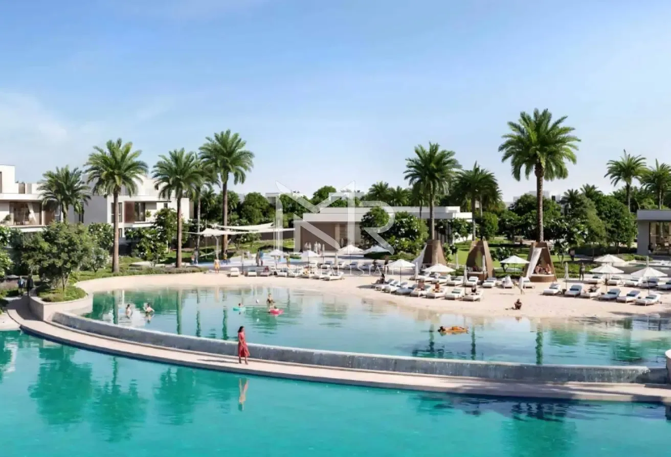 14,639 Plot | 6 BED Water Facing | Luxury Villa