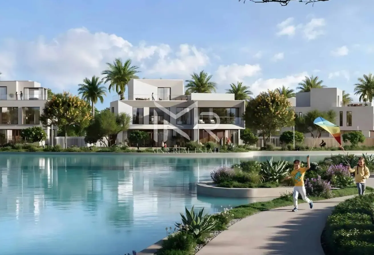 14,639 Plot | 6 BED Water Facing | Luxury Villa