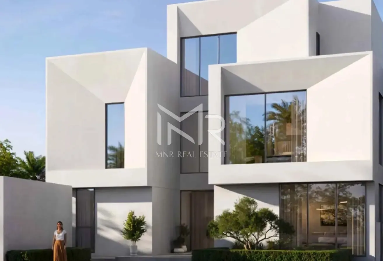 14,639 Plot | 6 BED Water Facing | Luxury Villa