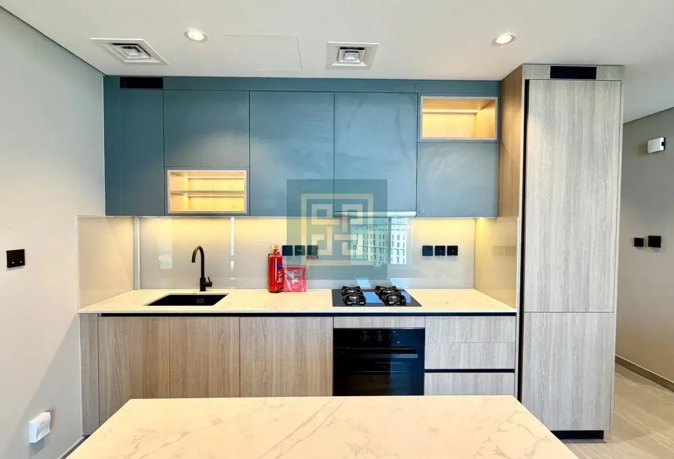 Fully Furnished | High Floor | Availabe to Move In