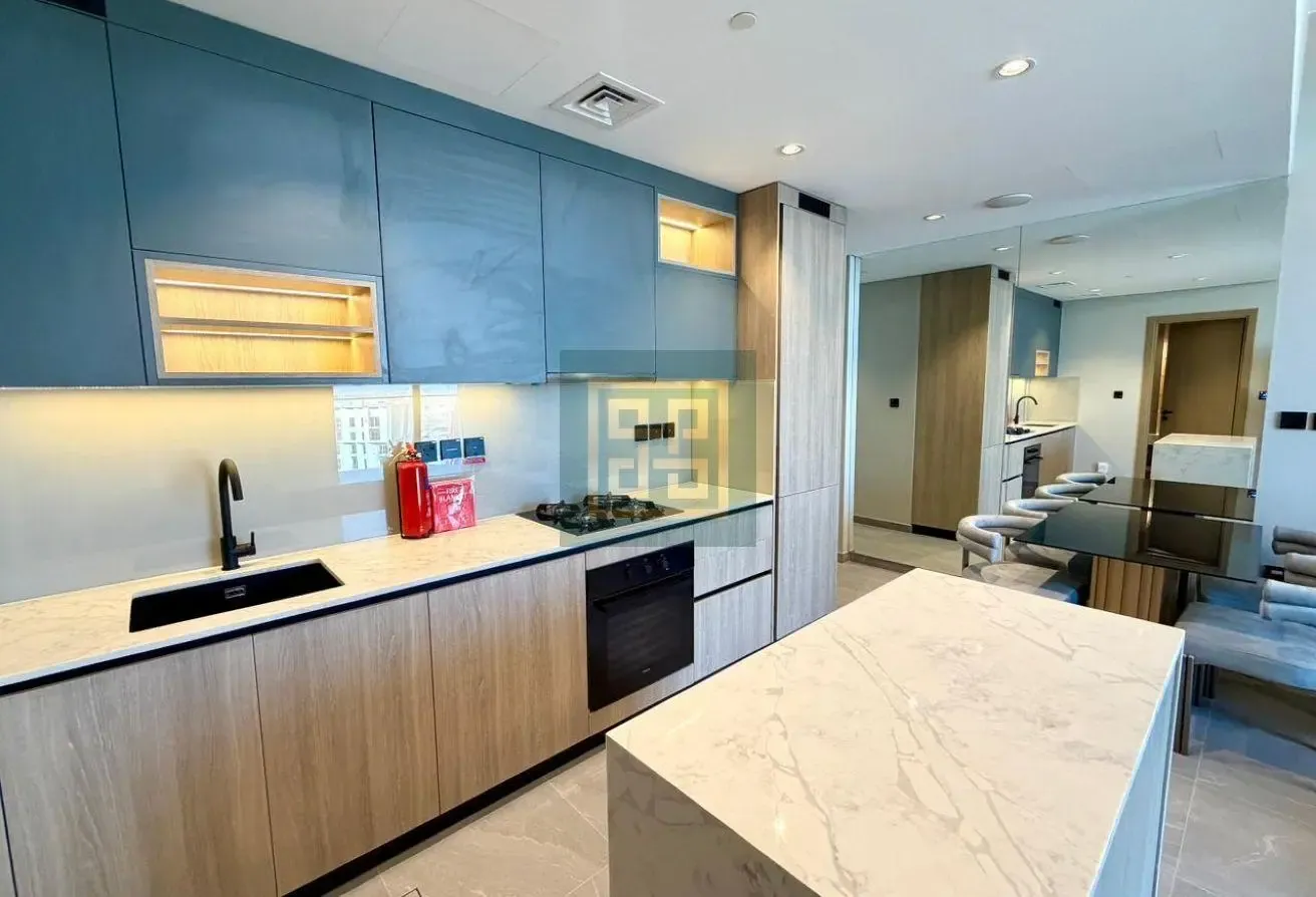 Fully Furnished | High Floor | Availabe to Move In