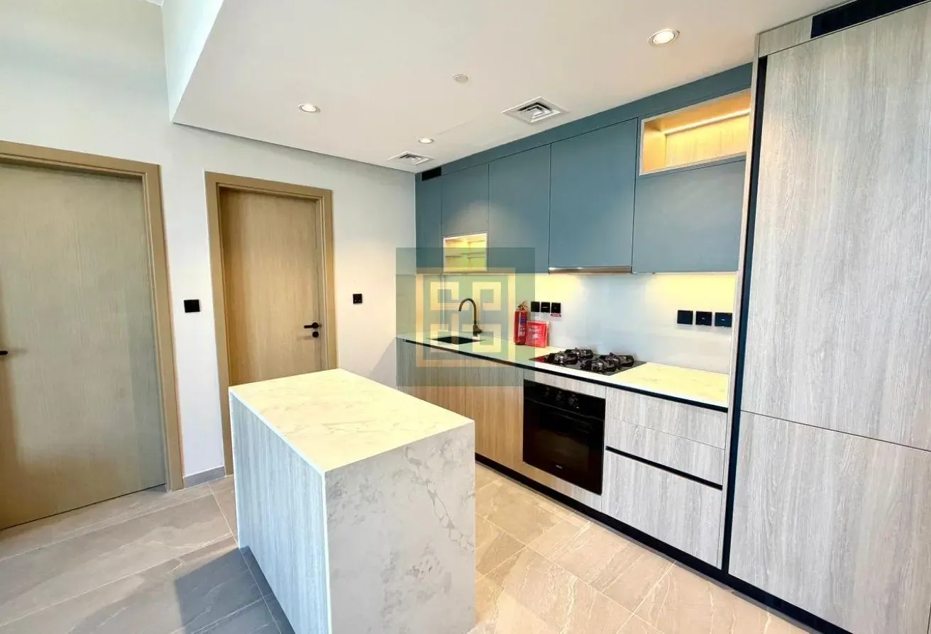 Fully Furnished | High Floor | Availabe to Move In