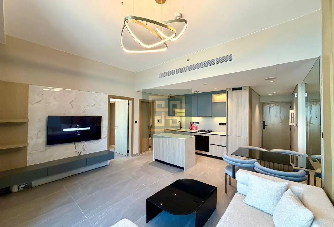 Fully Furnished | High Floor | Availabe to Move In