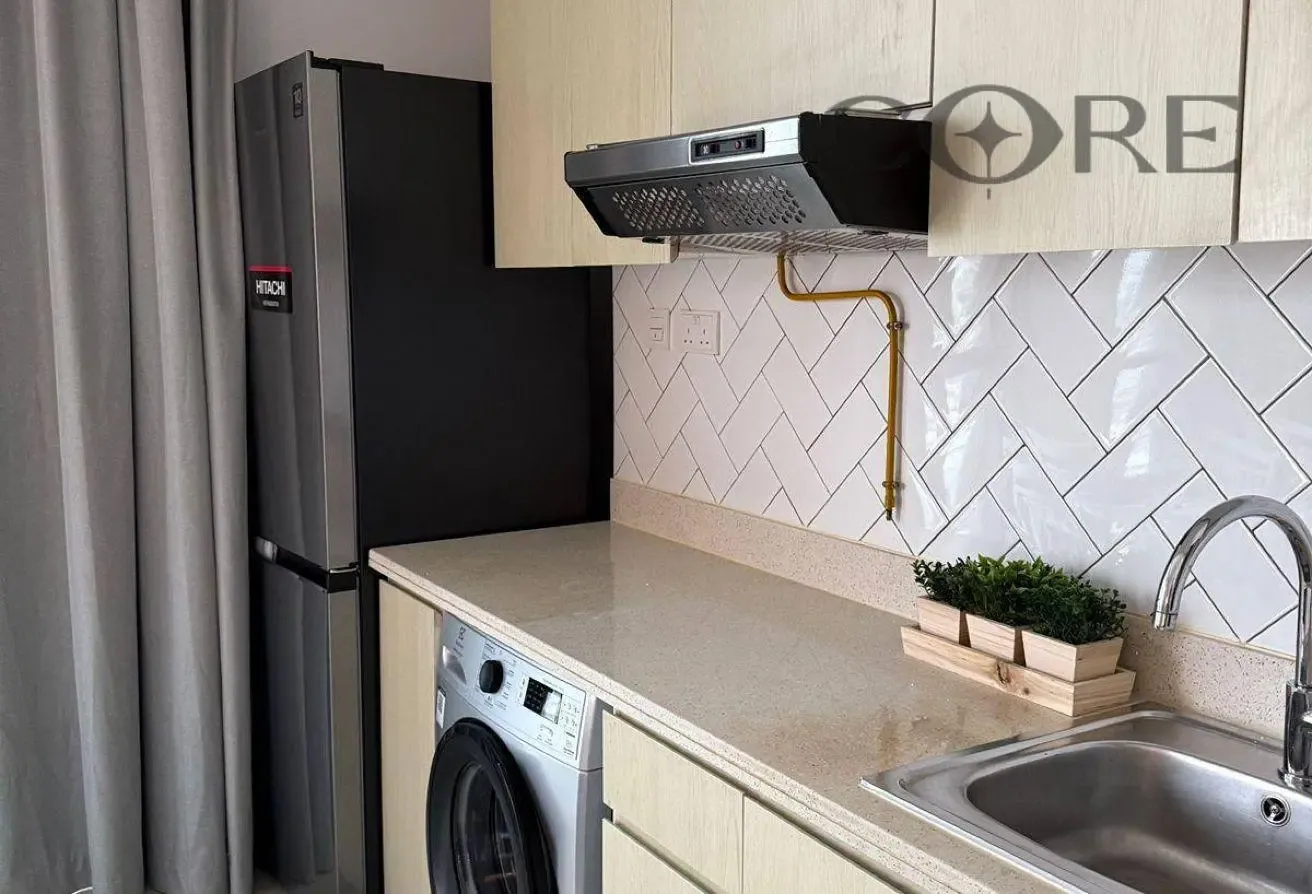 Bright unit | With Balcony | Agents are most welco