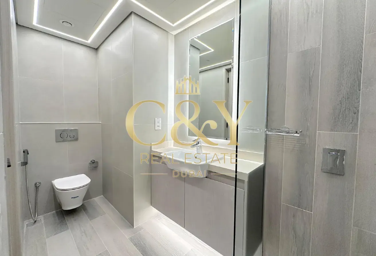 Investor Deal * Top Floor * Close to Circle Mall