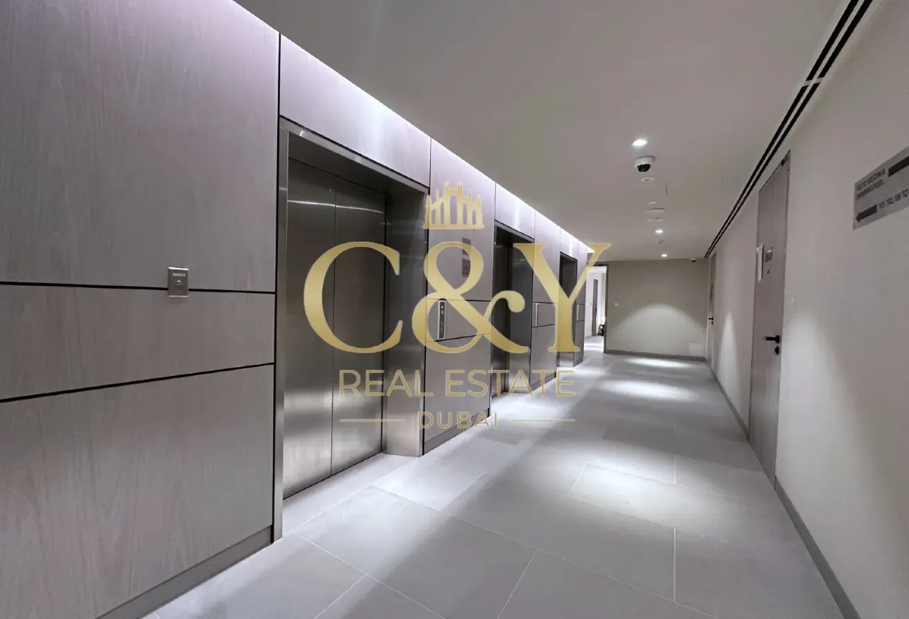 Investor Deal * Top Floor * Close to Circle Mall