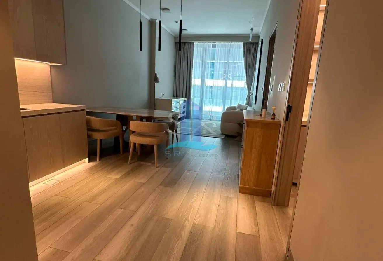 Spacious Layout l furnished New l Ready to move