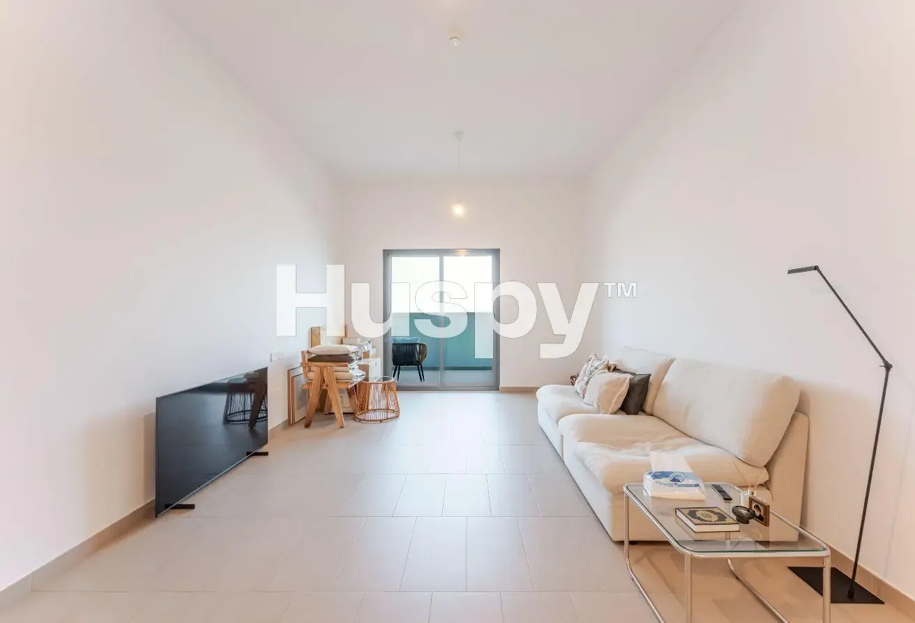 Vacant | Large Layout | Close to Amenities