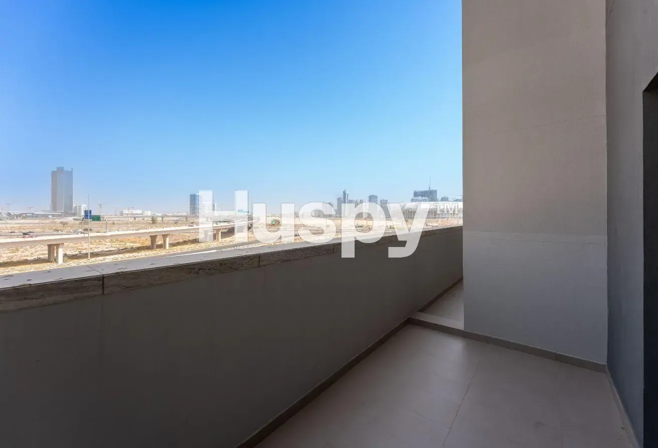 Vacant | Large Layout | Close to Amenities