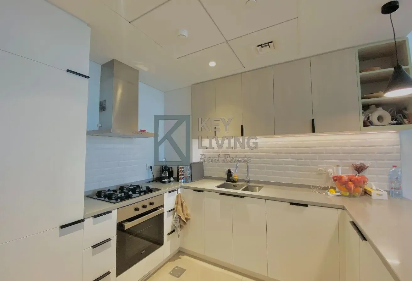 Modern Living | Midfloor | Unfurnished | Tenanted