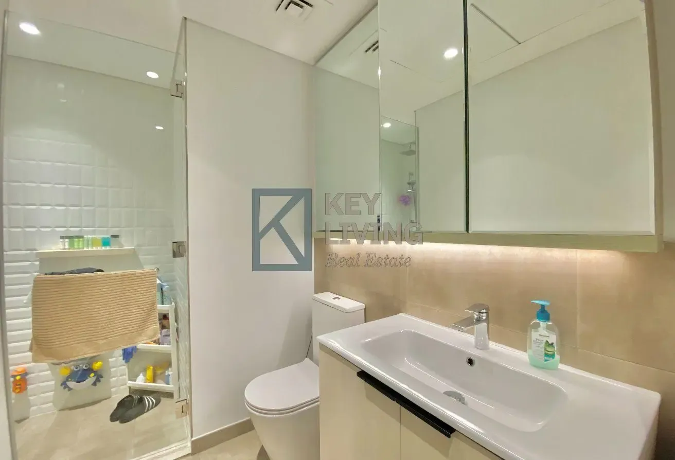 Modern Living | Midfloor | Unfurnished | Tenanted