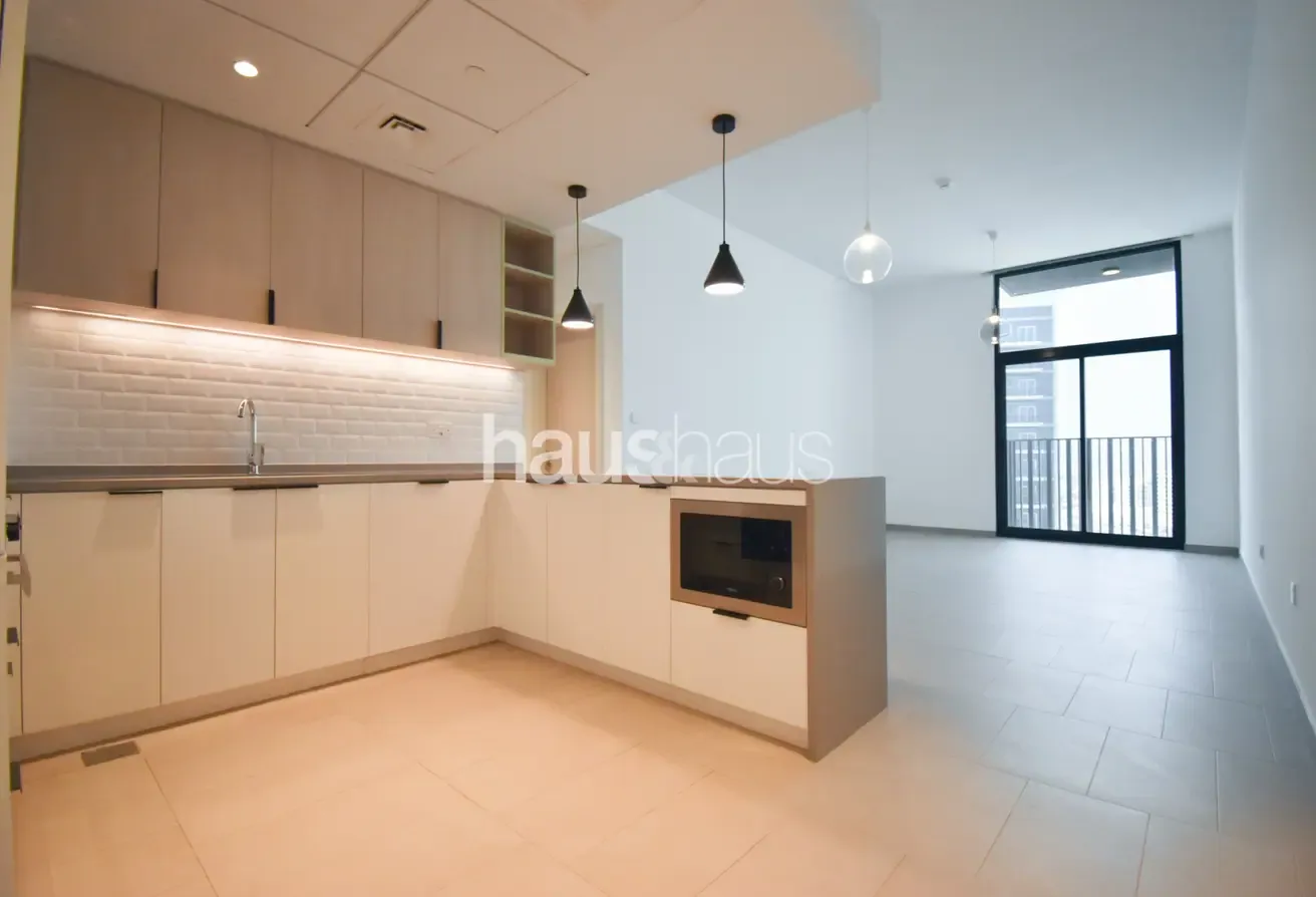 Vacant Now | High Floor | Ellington