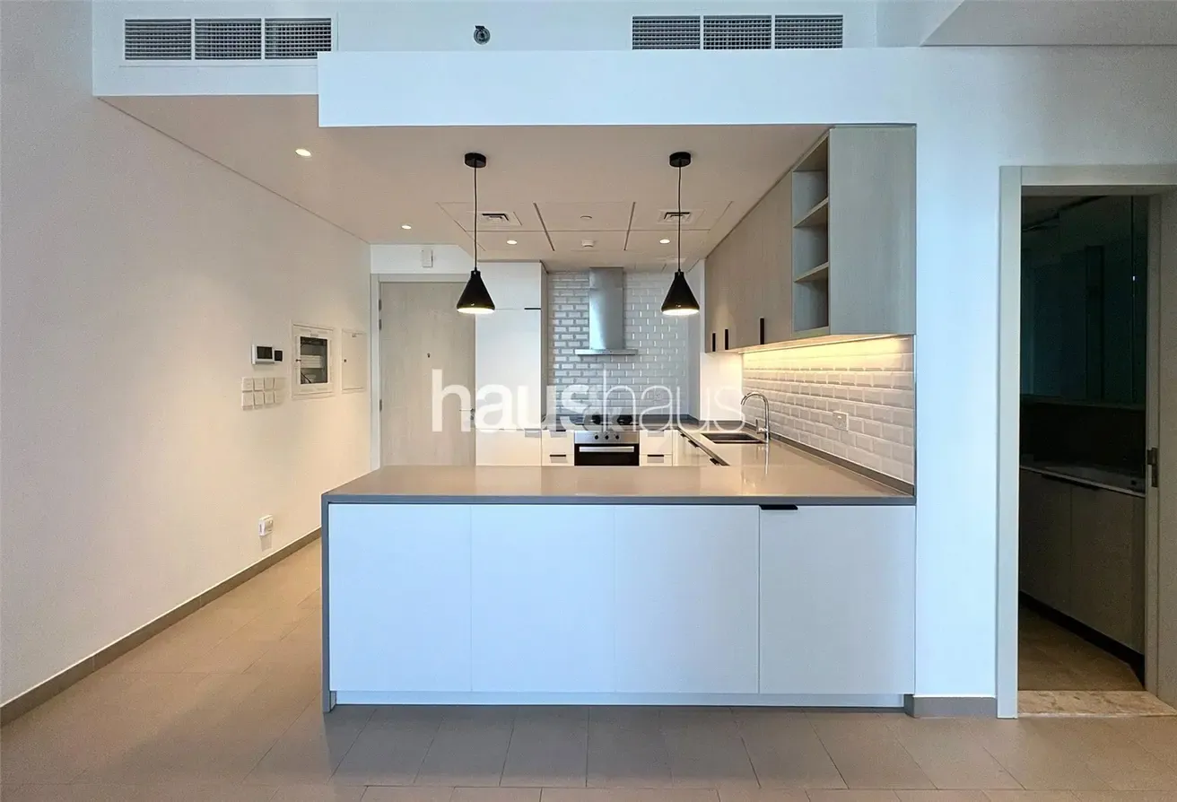 Vacant Now | High Floor | Ellington