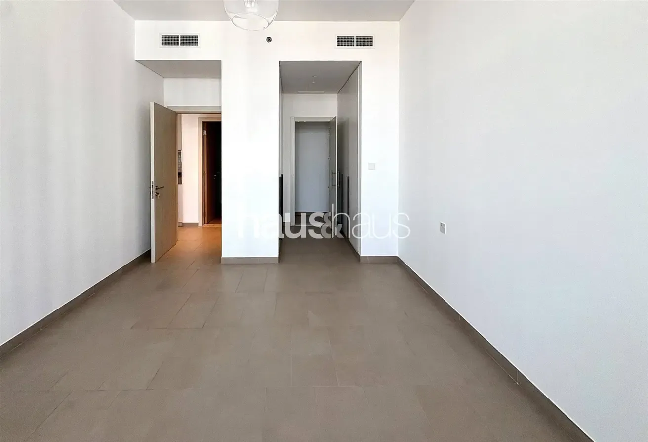 Vacant Now | High Floor | Ellington