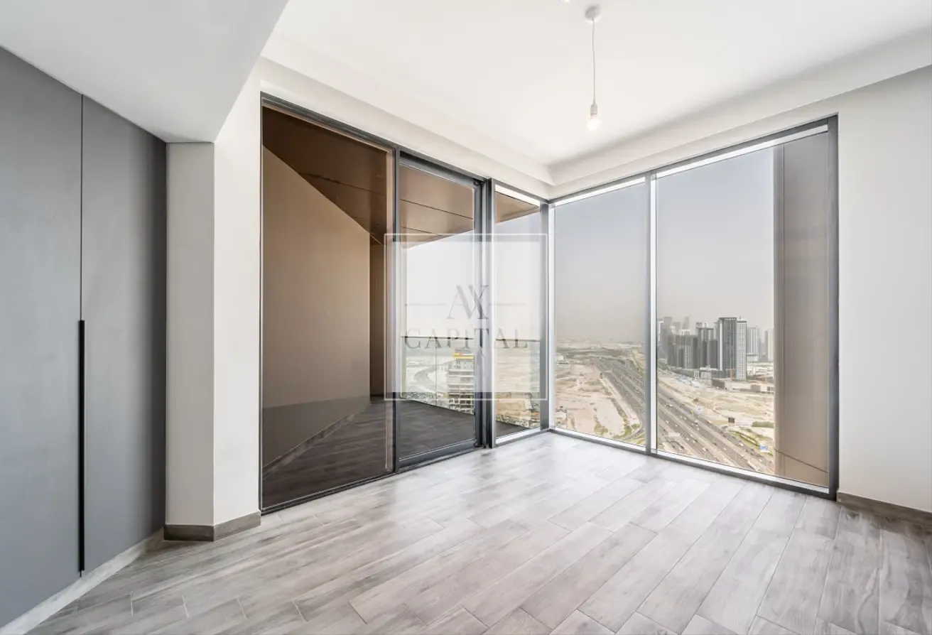 High Floor Living | Elegant Studio | Canal View