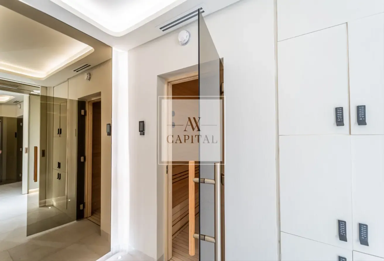 High Floor Living | Elegant Studio | Canal View