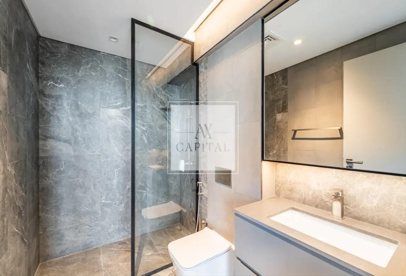 High Floor Living | Elegant Studio | Canal View