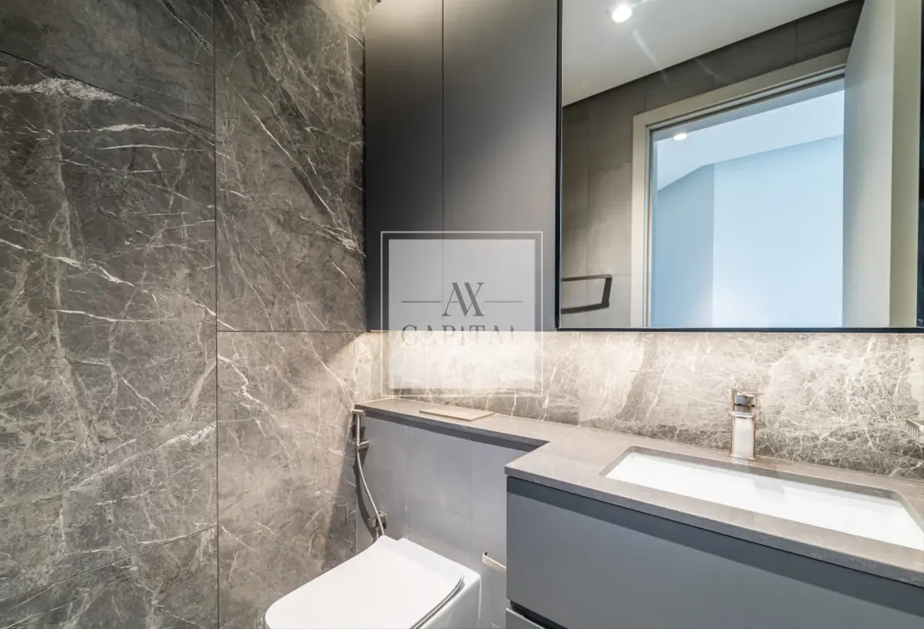 High Floor Living | Elegant Studio | Canal View