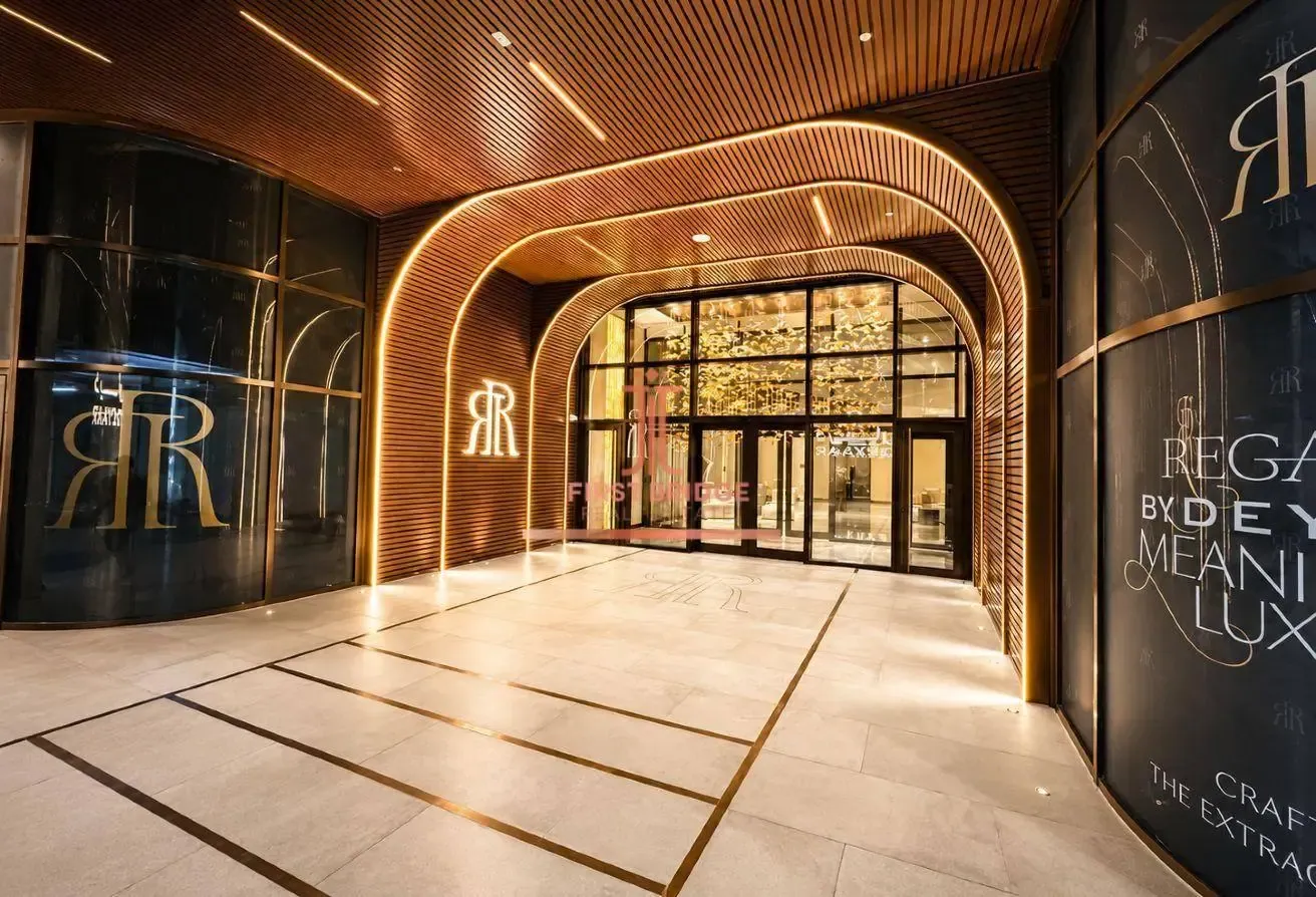 Above 35th Floor | Skyline View | Luxury Living