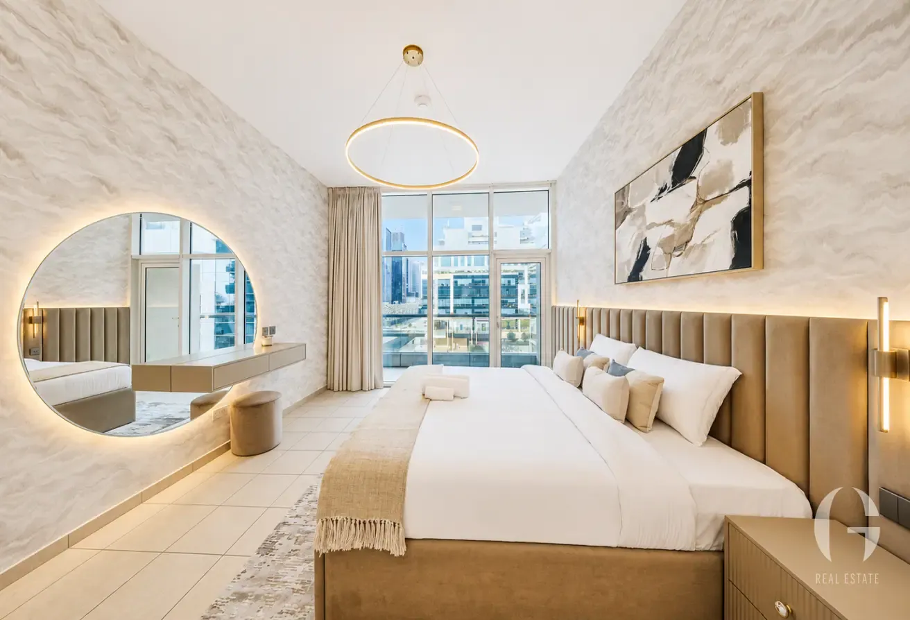 Fountain and Courtyard View | Corner Unit