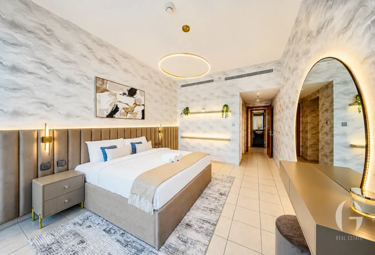 Fountain and Courtyard View | Corner Unit