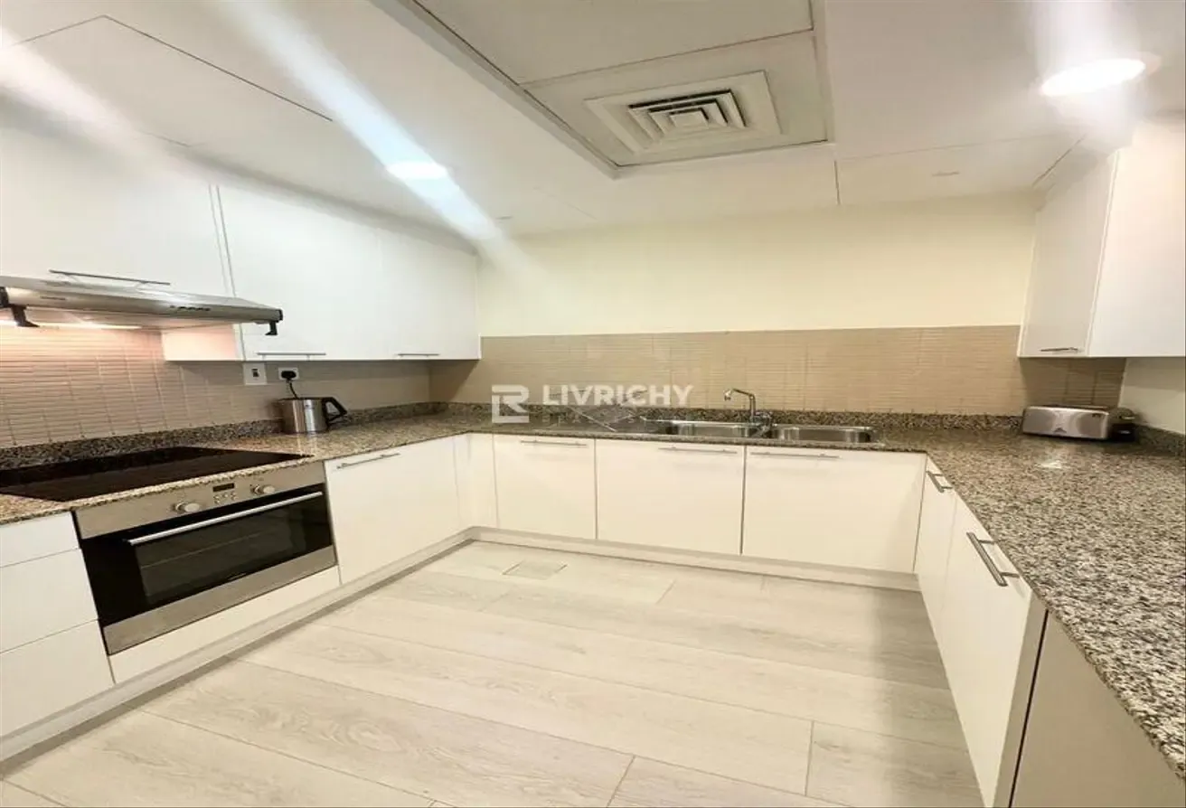 SPACIOUS 1BR | GREAT LOCATION | VACANT