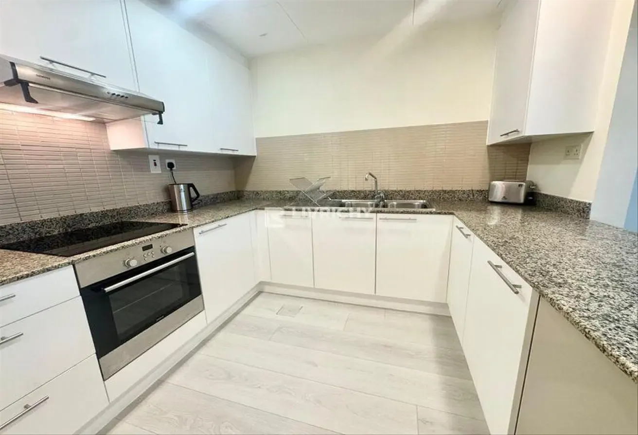 SPACIOUS 1BR | GREAT LOCATION | VACANT