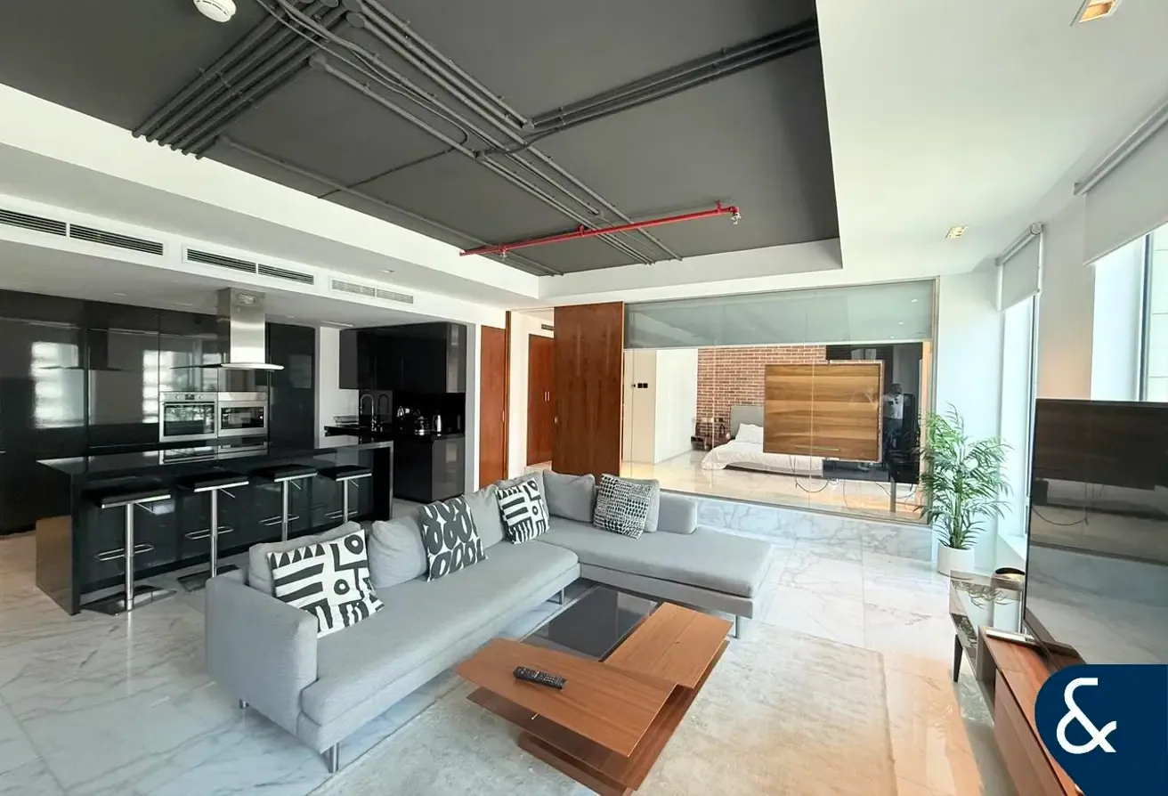Vacant | Upgraded | Large Layout | Furnished