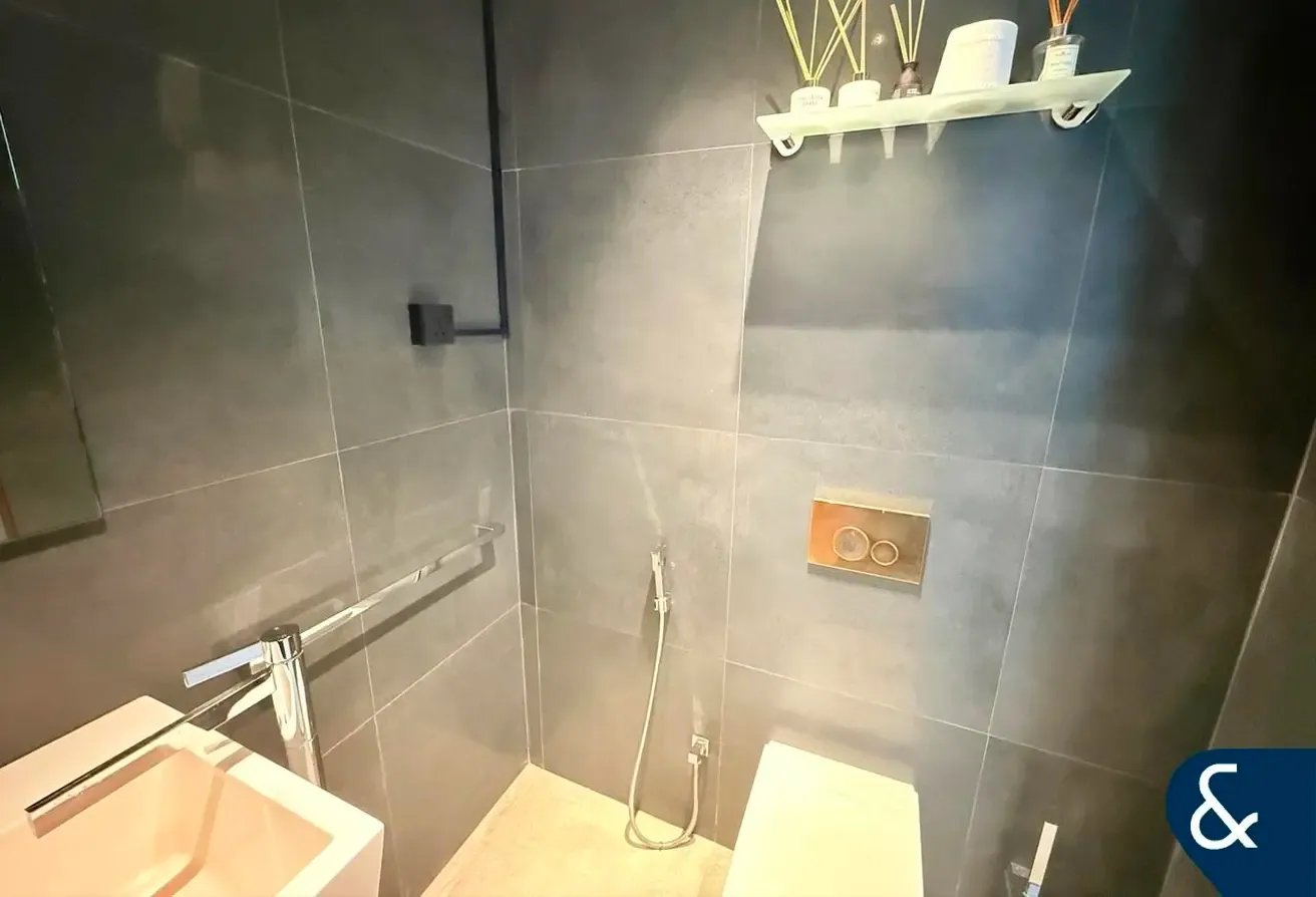 Vacant | Upgraded | Large Layout | Furnished