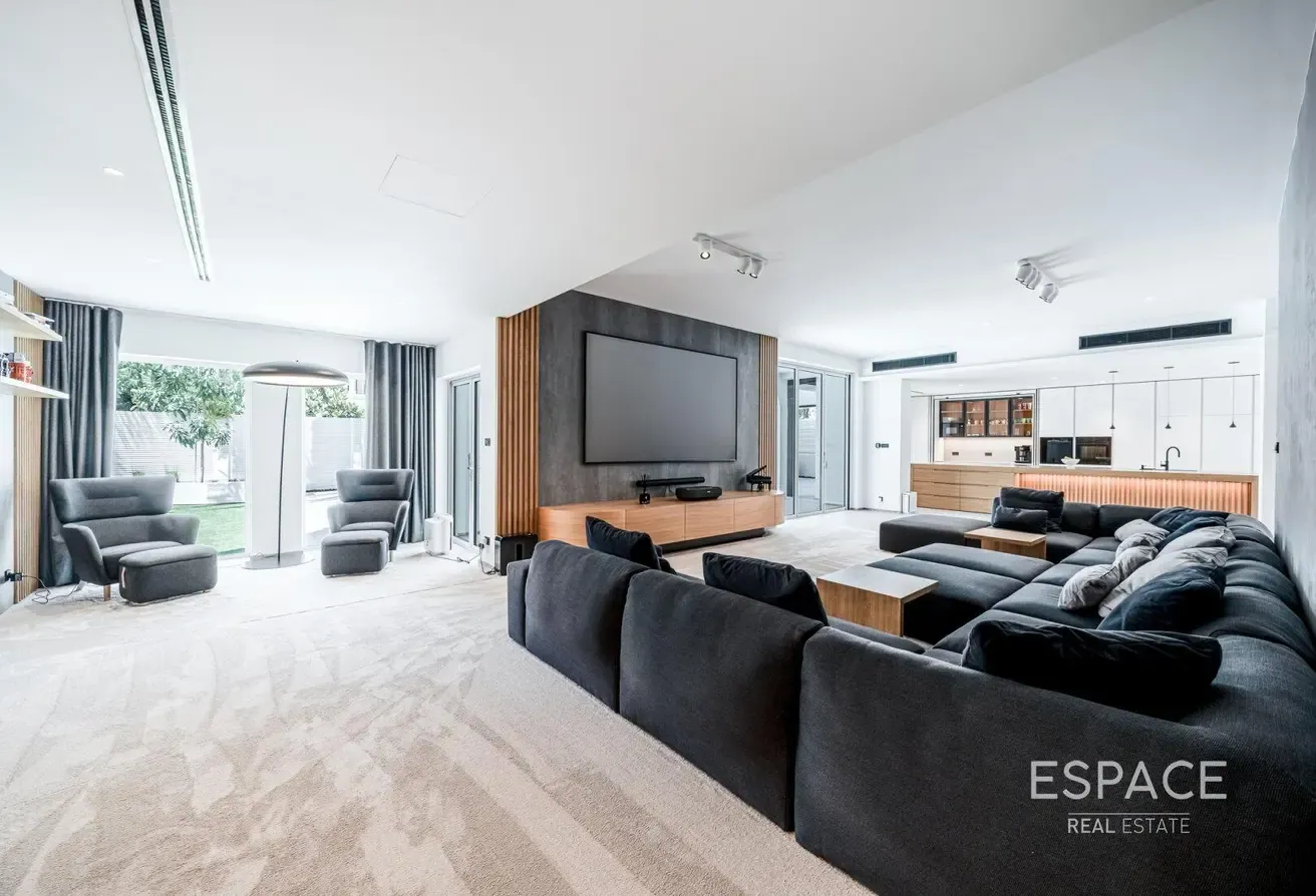 Luxury Living - Furnished - Turn Key