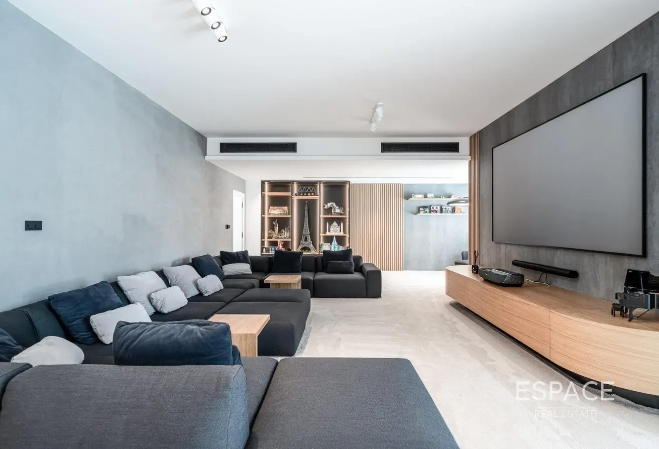 Luxury Living - Furnished - Turn Key
