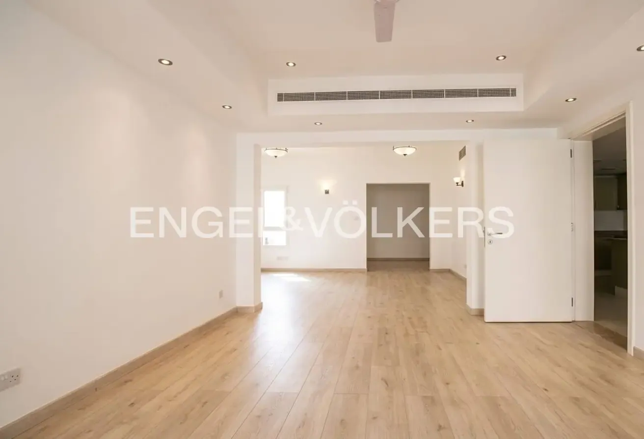 End Unit | Vacant | View Today