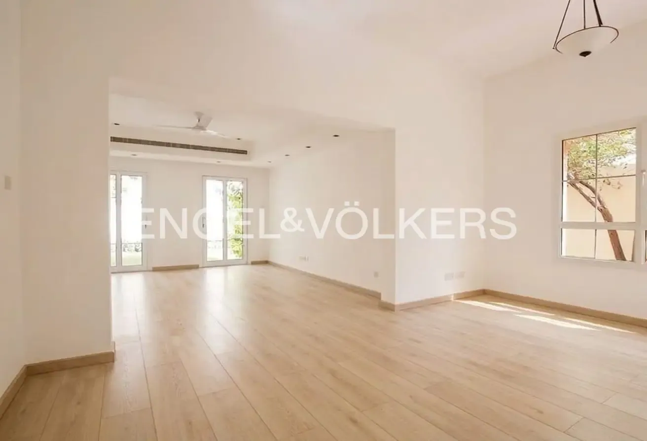 End Unit | Vacant | View Today