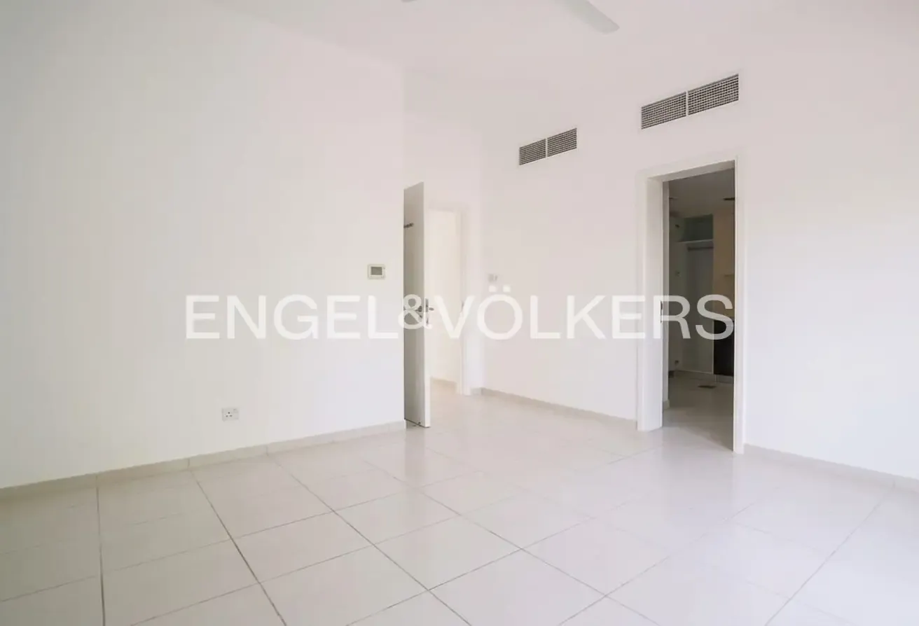 End Unit | Vacant | View Today