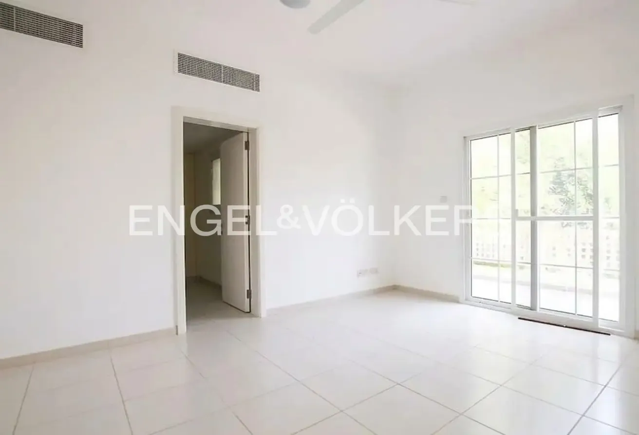 End Unit | Vacant | View Today
