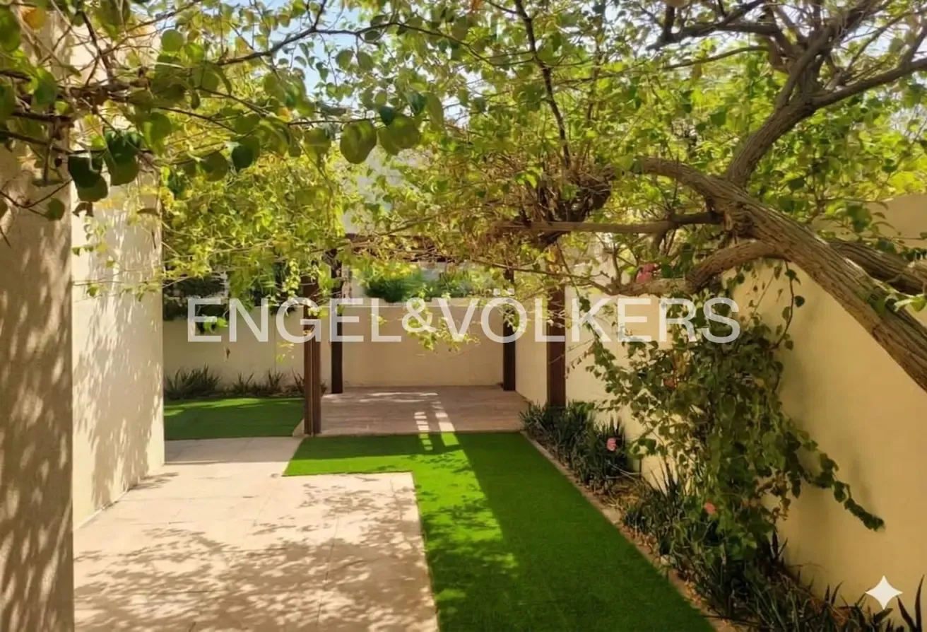 End Unit | Vacant | View Today