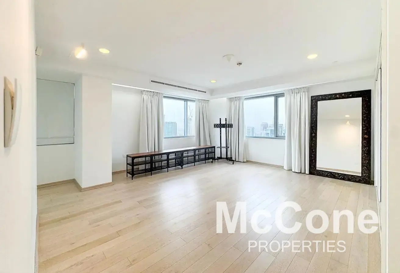 Maid and Study | Penthouse | Loft Style