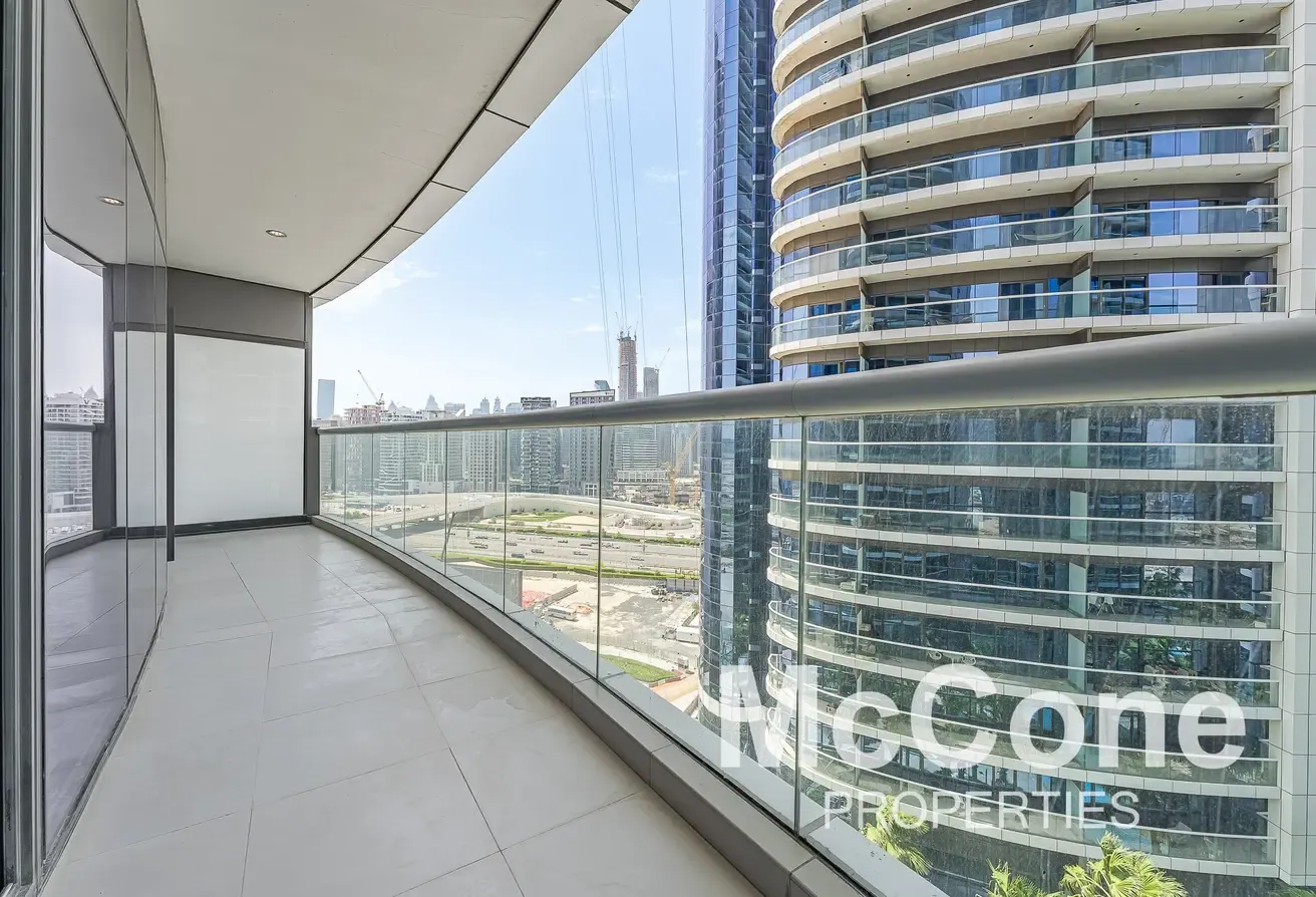 Luxury and Bright | Fully Furnished | Corner Unit
