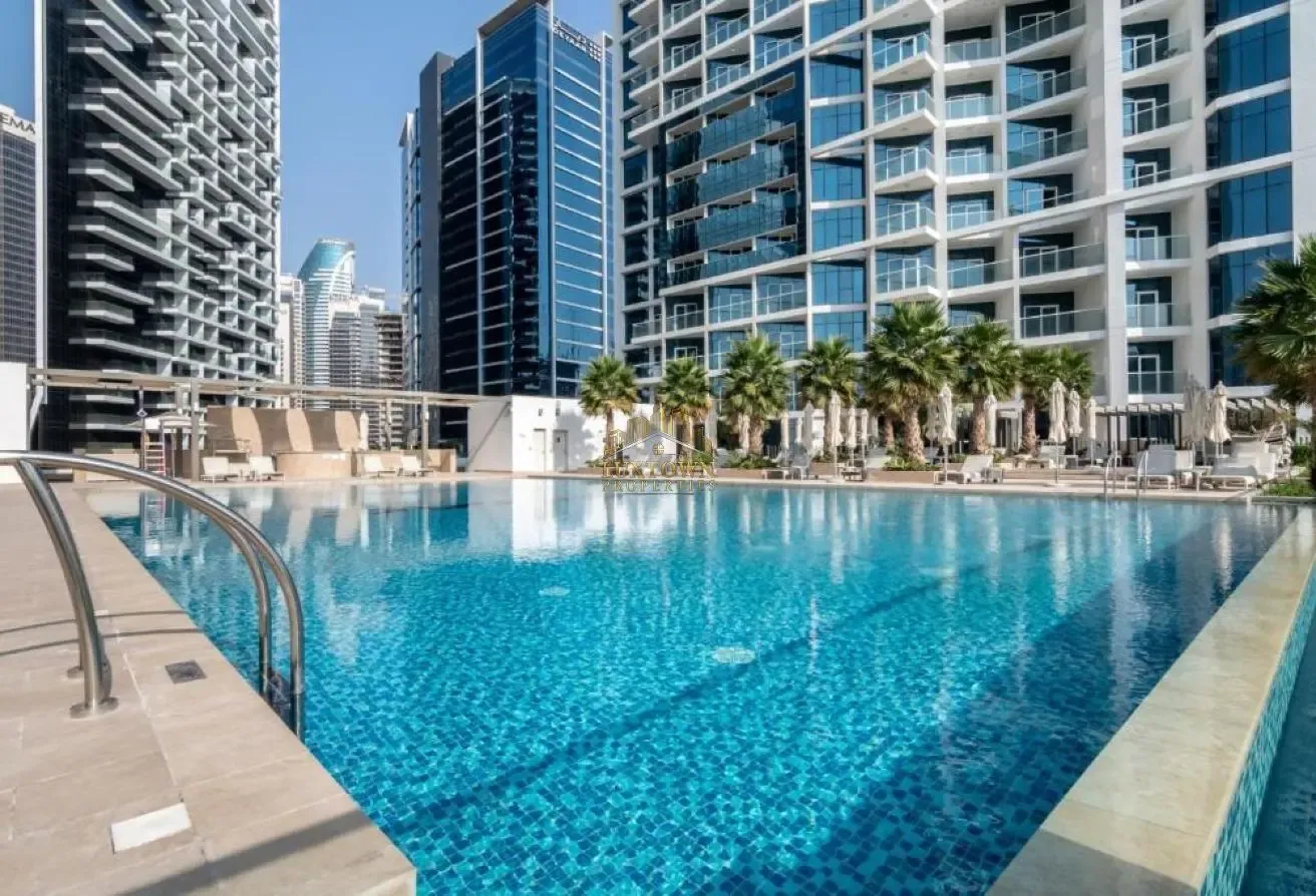 Luxurious-Canal View-Huge Layout-Separate Kitchen