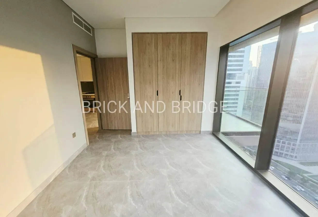 Sleek Modern 1BR | High Floor | Burj / Canal View