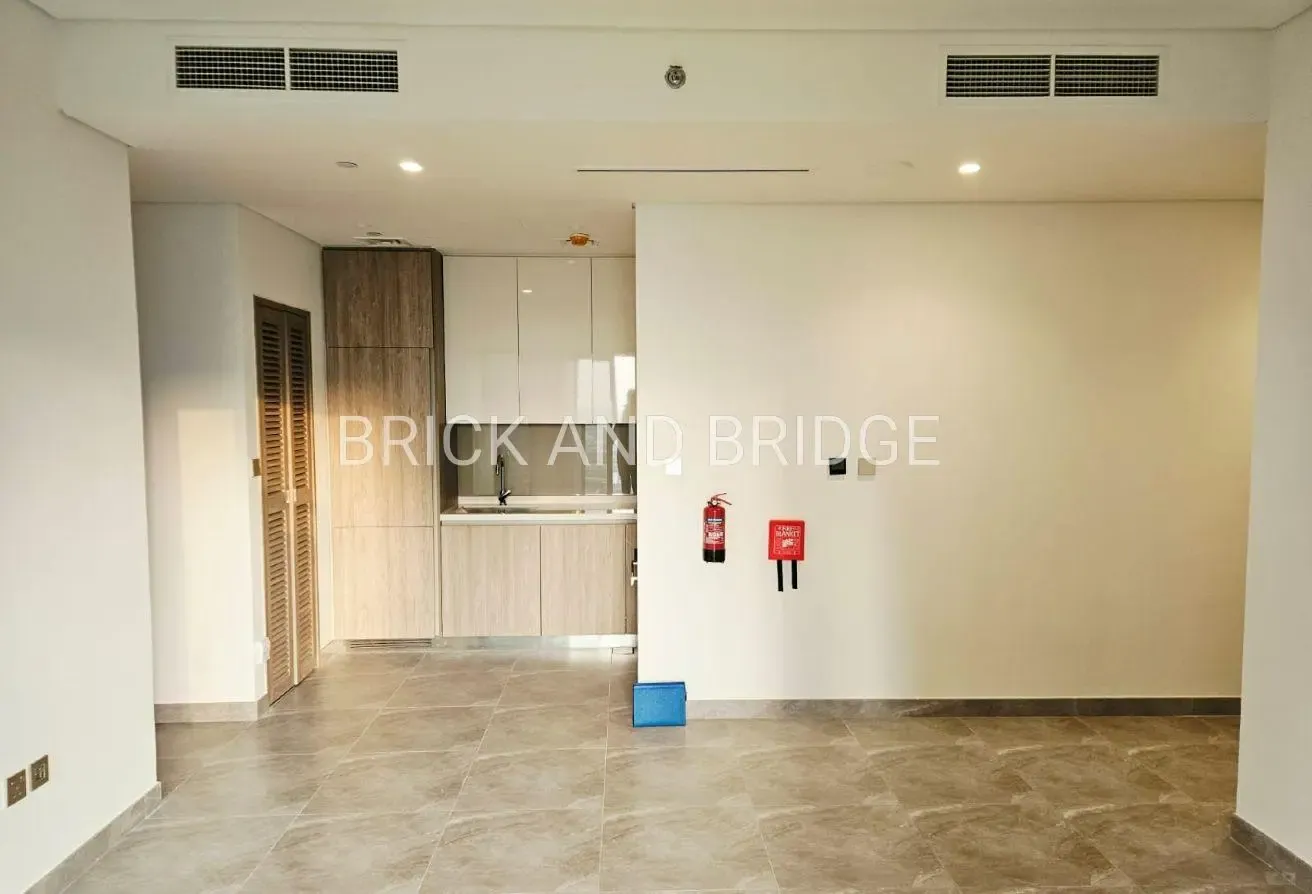 Sleek Modern 1BR | High Floor | Burj / Canal View